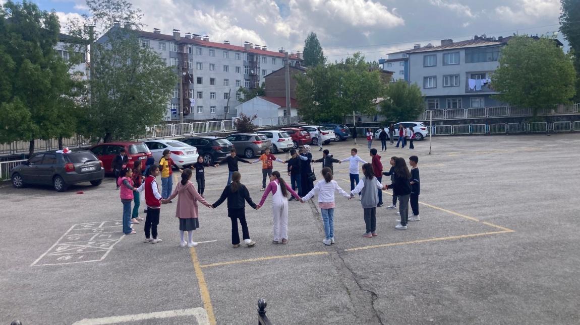 Okulumuzda Geleneksel Çocuk Oyunları Şenlikleri Düzenlendi